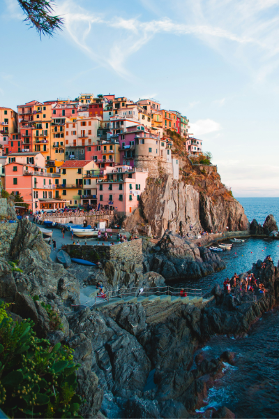 Cinque-terre ville flanc falaise maisons colorées